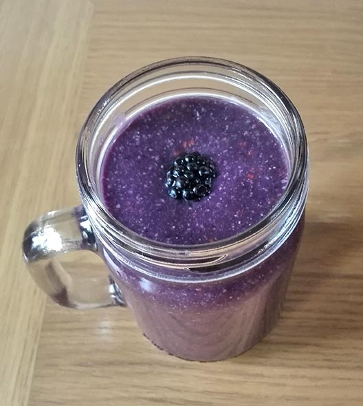 Blackberry and coconut smoothie