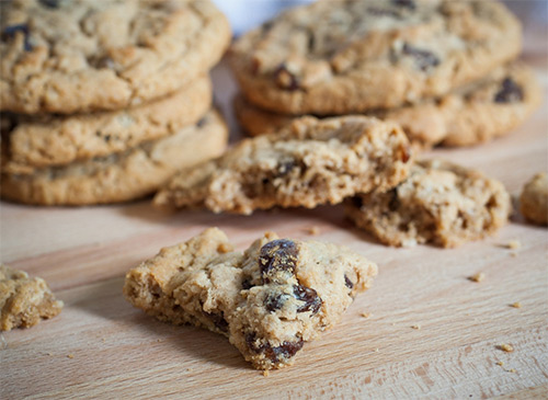 healthy lemon and date oat biscuits
