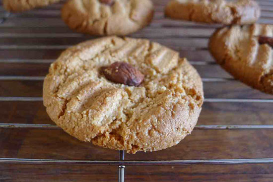 tahini almond cookies 