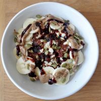 Magnesium-rich breakfast: Cacao banana porridge with nuts and seeds magnesium-rich porridge
