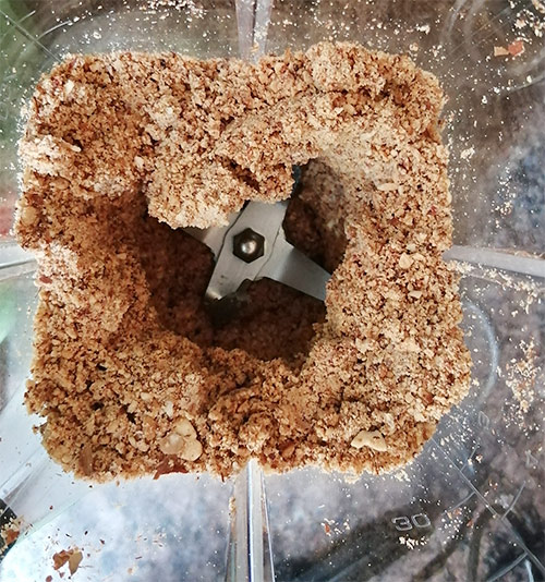 almond crumbs